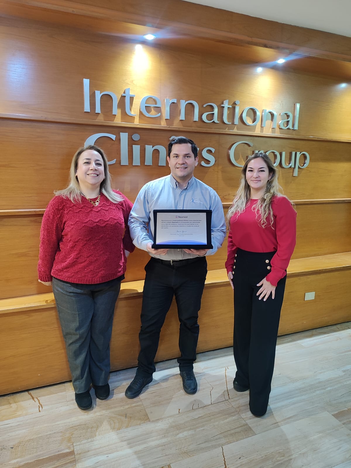 IClinics recibe reconocimiento de ResMed como distribuidor oficial destacado